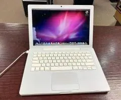 White MacBook 2009