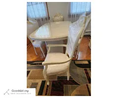 Dinning Room extreme good condition, 6 chairs, expandable table ble,