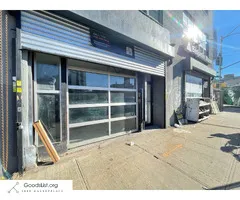 $6,000 / 900ft2 - Flushing Ave: Your Gateway to Business Success!