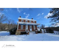 $2,200 / 4br - 2400ft2 - Beautifully Updated Farmhouse in private Tranquil Setting