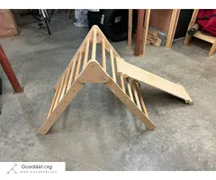 Pikler Triangle with dual-sided ramp
