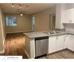 $3,020 / 2br - 1191ft2 - Can't beat this spot! 2 bed, 2 bath in Woodland Hills's heart.