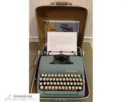 Smith Corona 5T Series Portable Typewriter w/ Case