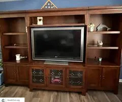 Entertainment center